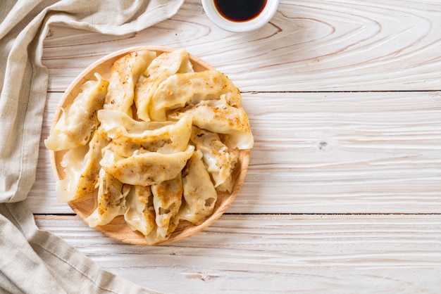 Gyoza japonais ou collation de boulettes