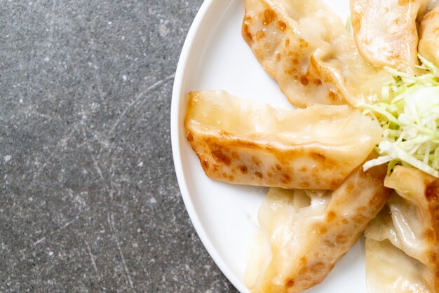 Gyoza japonais ou collation de boulettes