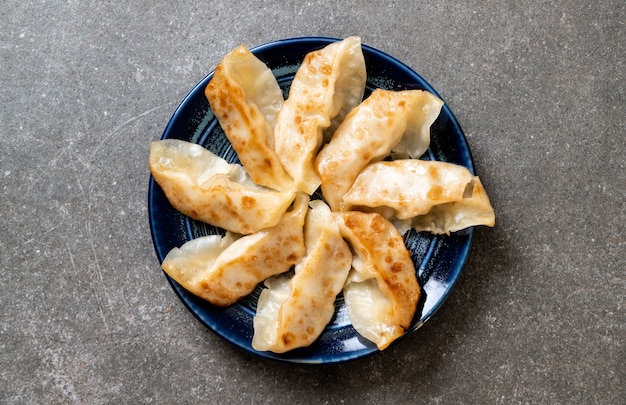 Gyoza japonais ou collation de boulettes