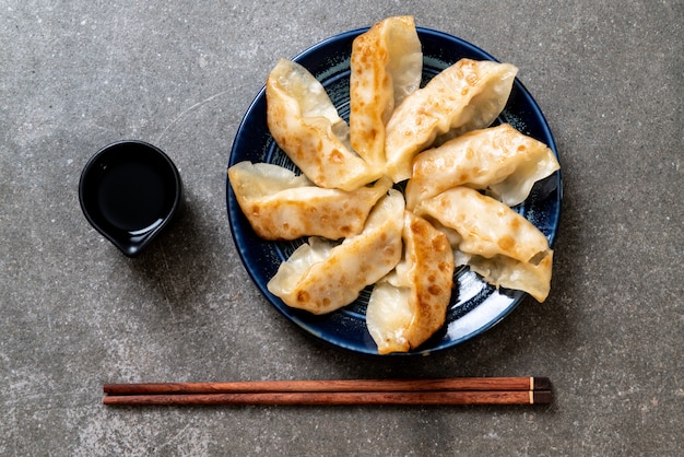 Gyoza japonais ou collation de boulettes