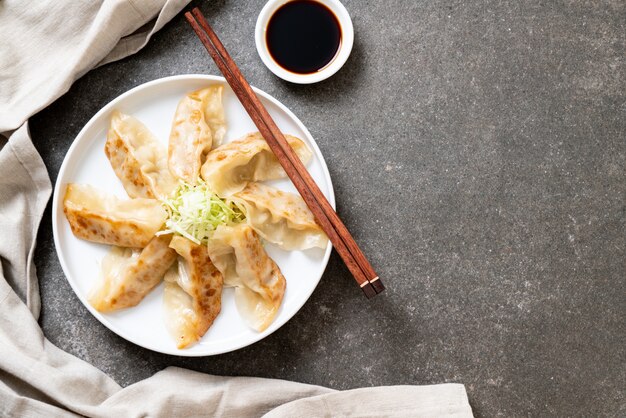 Gyoza japonais ou collation de boulettes