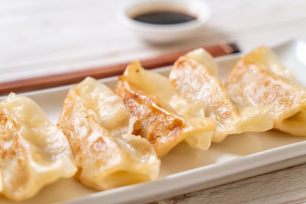 Gyoza japonais ou collation de boulettes