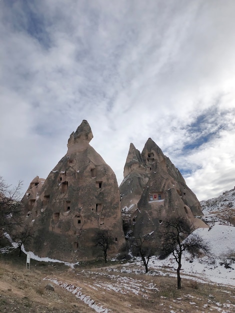 Habitations anciennes creusées dans la roche volcanique en Cappadoce, Turquie