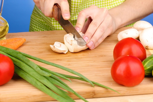 Hacher les ingrédients alimentaires