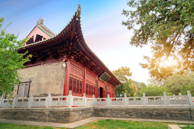 Photo le hall principal du temple zhougong a une histoire de plus de 400 ans, à luoyang, en chine.