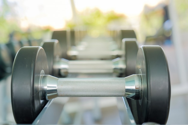 Photo haltère au gymnase.