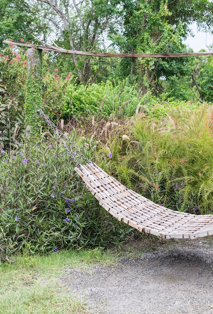 Hamac en bois avec chaîne en métal