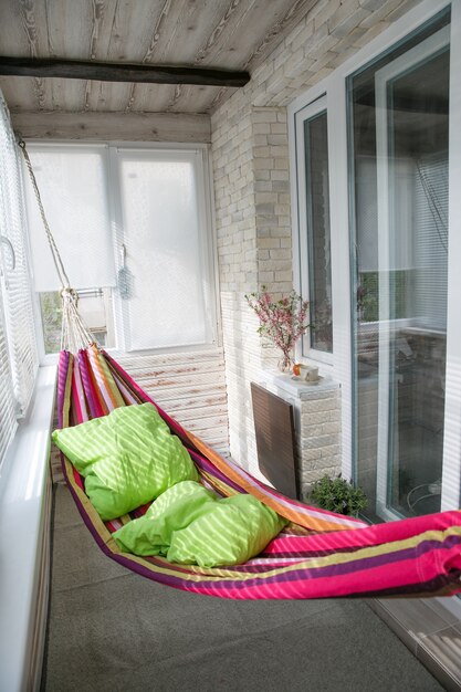 Photo hamac suspendu au balcon de la maison