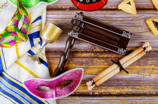 Hamans épingle des biscuits pour le carnaval juif de Pourim