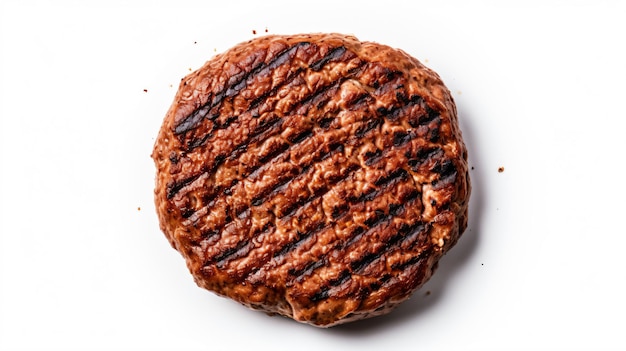 un hamburger sur une surface blanche avec quelques morceaux de viande