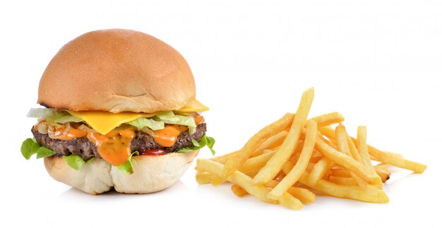 Hamburger de viande délicieux avec des frites isolé