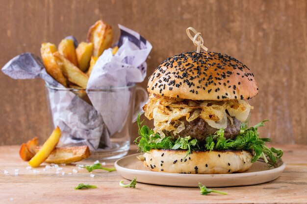 Hamburgers faits maison au bœuf