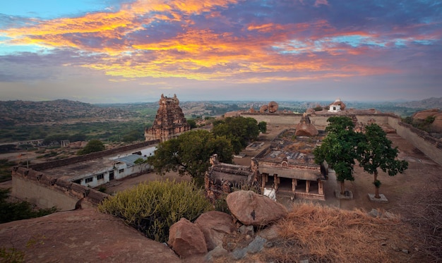 Hampi ou Hampe également appelé le groupe de monuments à Hampi