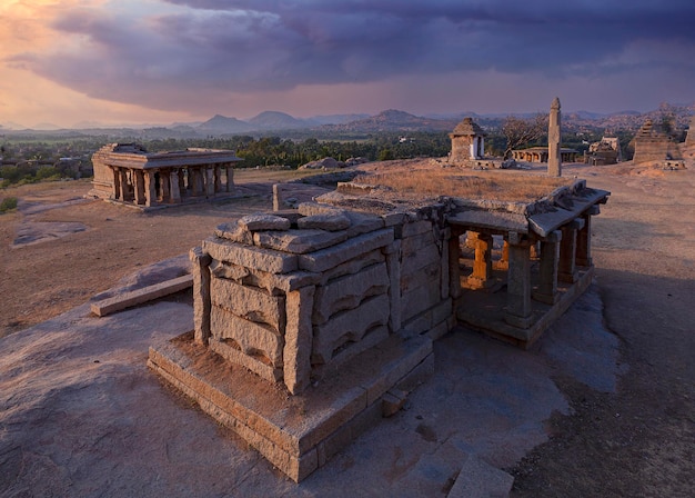 Hampi ou Hampe également appelé le groupe de monuments à Hampi