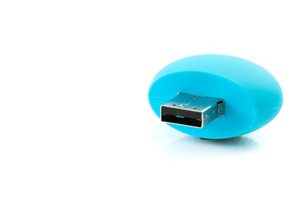 Handy drive - Mémoire flash USB bleue avec espace de copie isolé sur fond blanc