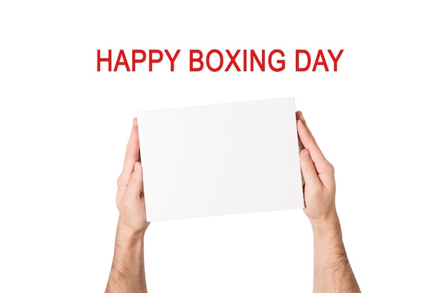 Photo happy boxing day boîte avec blanc vide dans les mains des hommes fond blanc