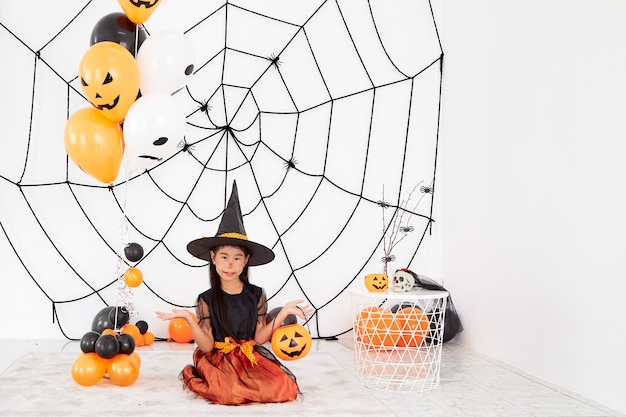 Happy Halloween Petite Sorcière Avec Une Citrouille