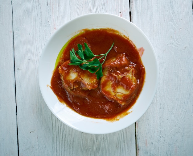 Haraimi plat de poisson épicé libyen Cuisine du Maghreb