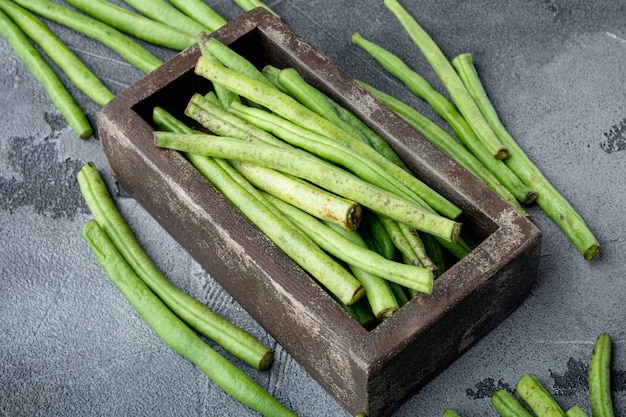 Haricot vert dans une boîte en bois