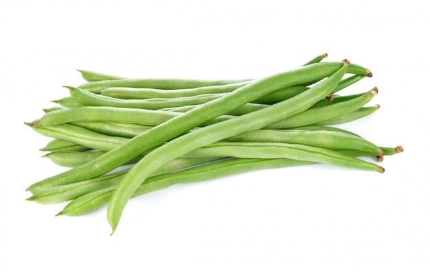 Haricots verts sur fond blanc