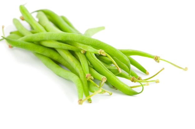 Haricots verts sur hirondelle blanche profondeur de champ