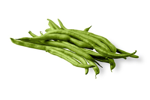 Photo haricots verts isolés sur fond blanc