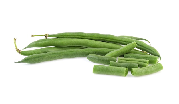 Haricots verts isolés sur fond blanc.