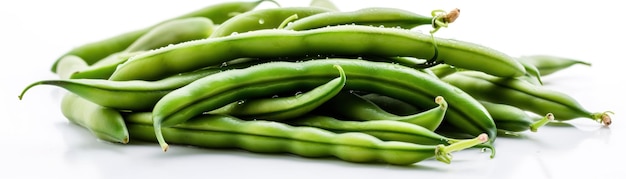 Les haricots verts sont sur un tableau blanc