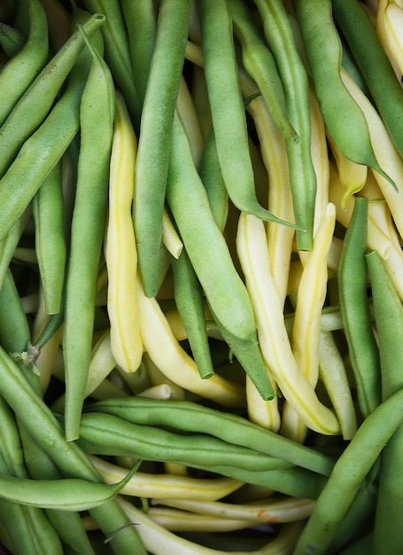 Haricots verts sur la surface en bois Vue rapprochée du dessus