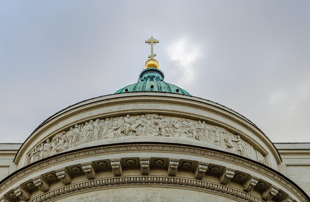 Photo le haut de l'église de st. pierre.