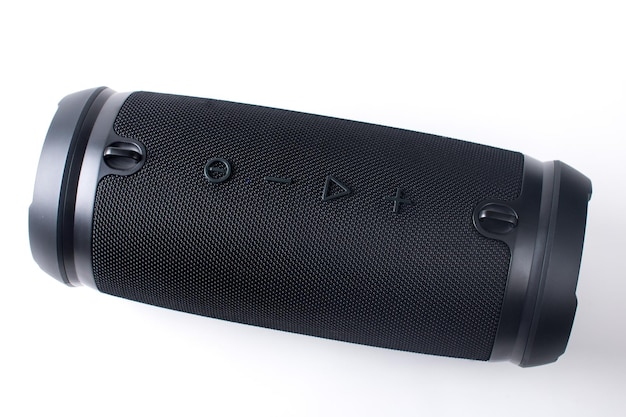 un haut-parleur de musique USB portable noir sur un fond blanc