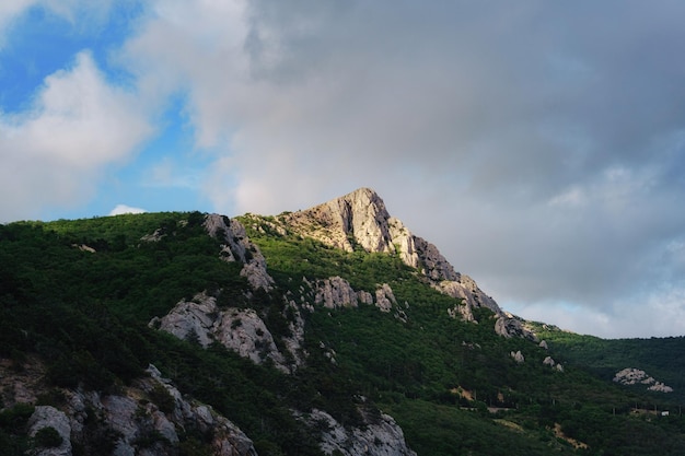 Haute montagne en soirée Beau paysage naturel