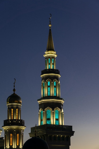 La haute tour de la grande mosquée de la cathédrale de Moscou Russie