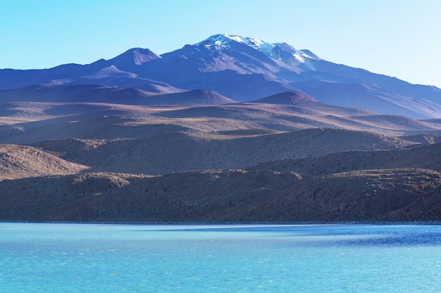 Hautes montagnes enneigées en Bolivie