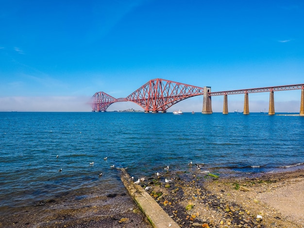 HDR Forth Bridge sur le Firth of Forth à Édimbourg