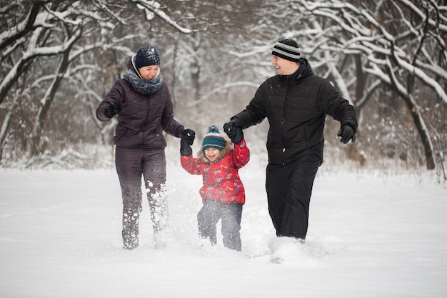 Héhé, courir sur la neige en hiver