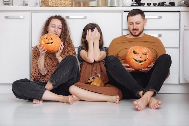 Héhé, s'amuser à la maison avec des citrouilles pour Halloween