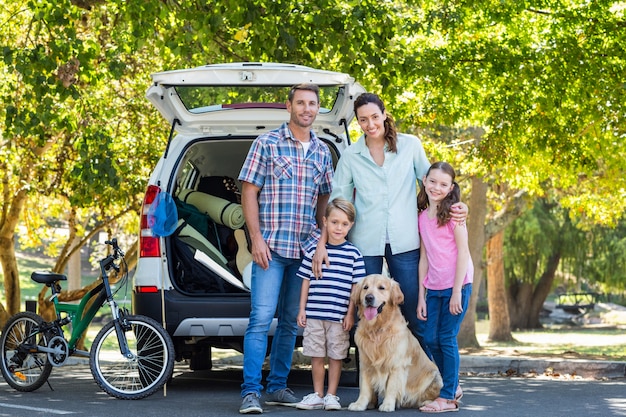 Héhé, se prépare pour un voyage en voiture