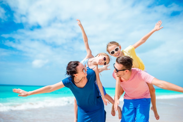 Héhé en vacances à la plage ensemble