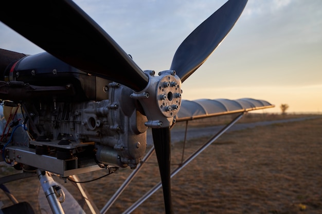 Hélice et moteur à combustion interne d'un avion ultra-léger, close-up