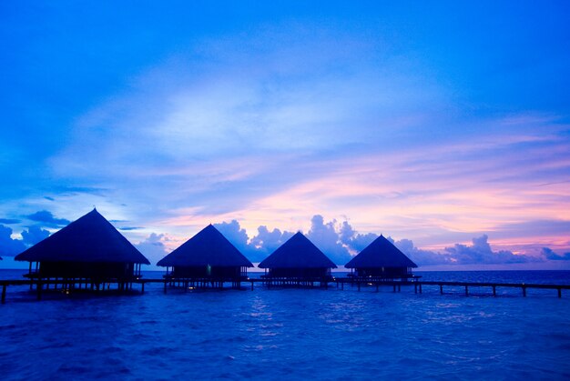 heure d'été, belle mer, maison à la plage des maldives, vacances et vacances, belle plage