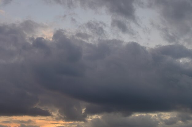 heure d'or ciel coucher de soleil nuageux