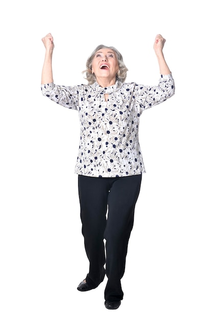 Heureuse femme âgée avec les mains en l'air