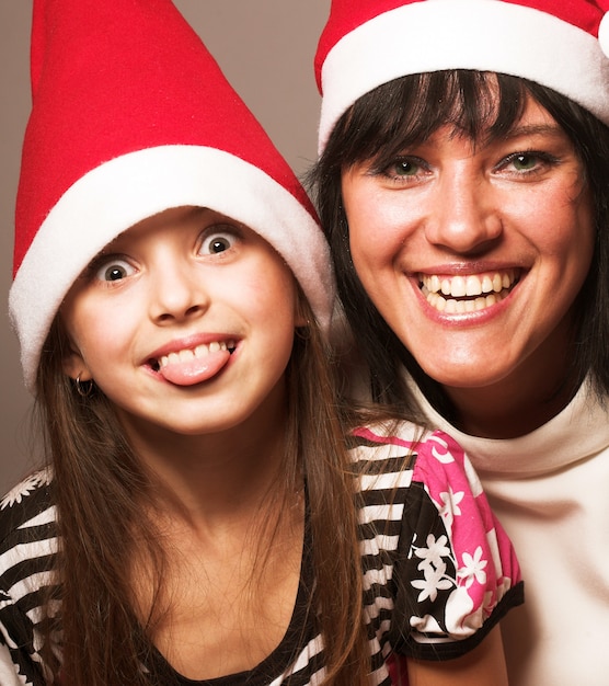 Heureuse mère et enfant. joyeux Noel.