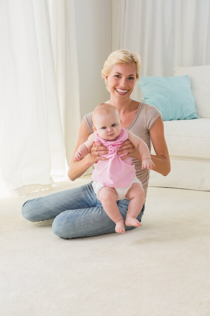 Heureuse mère avec sa petite fille