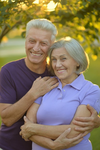 Photo heureux beau couple de personnes âgées