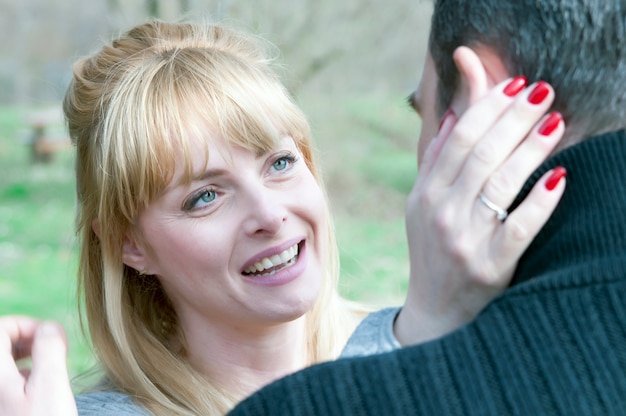 Photo heureux couple d'âge mûr