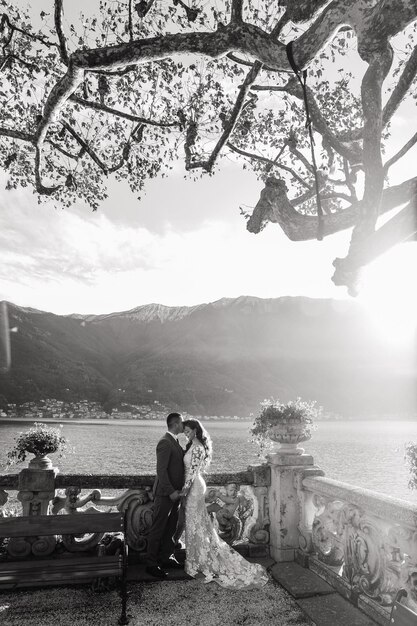 Heureux couple romantique en Italie. Jeune couple de mariage s'amusant Temps en Italie.