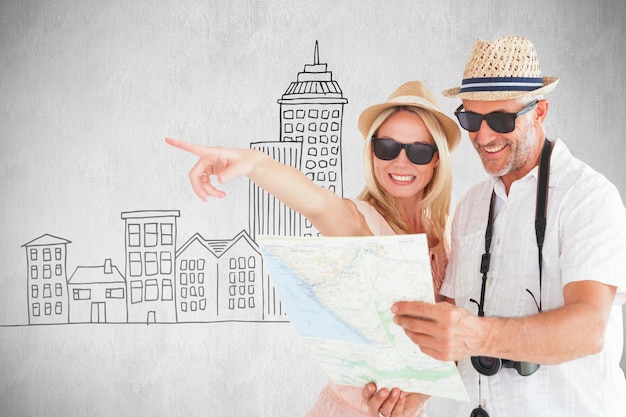 Heureux couple de touristes utilisant la carte et pointant sur fond blanc