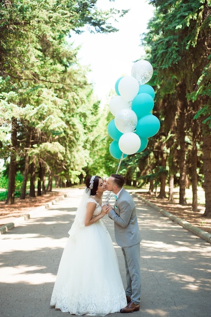 Heureux mariés pour leur mariage.